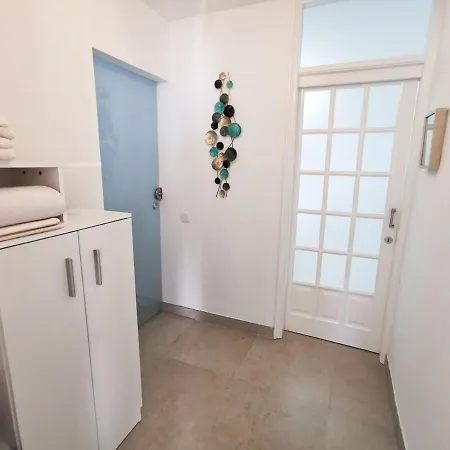 Stylish 2 Bedroom By Pride *