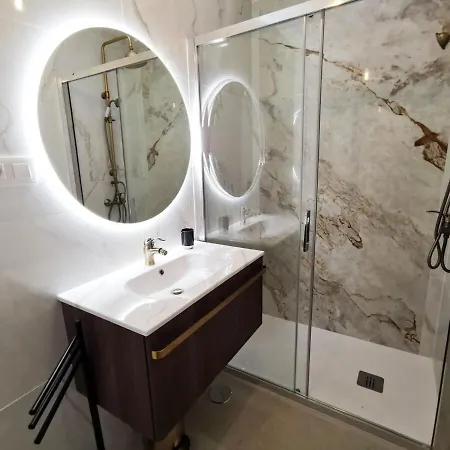 Stylish 2 Bedroom By Pride Holiday home *