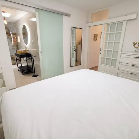 Stylish 2 Bedroom By Pride Ferienhaus *