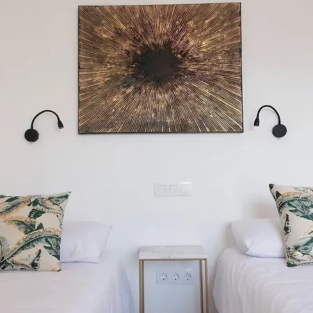 Stylish 2 Bedroom By Pride Ferienhaus *